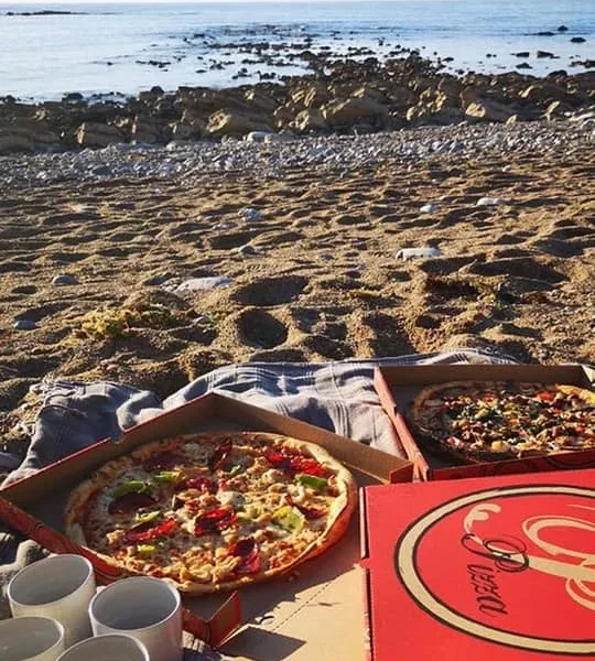 Livraison de pizzas de la pizzéria Le Spot sur la plage de Guéthary